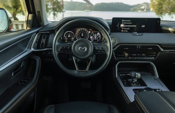 mazda cx60 trasera heyrenting