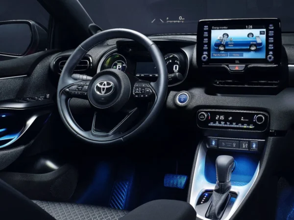 Toyota Yaris 120H e-CVT Business Plus